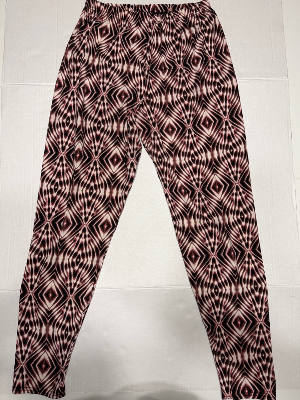 Abstract Pink Geometric Stretch Leggings